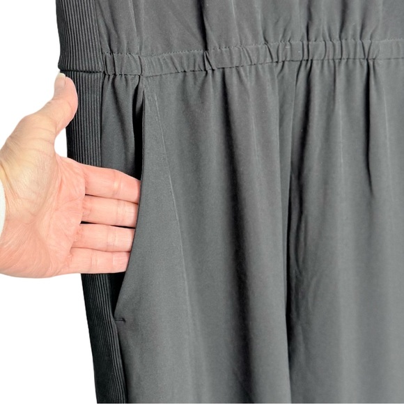 Athleta Black Brooklyn Jumpsuit Sleeveless 
Cropped Athleisure Size 10 Tall EUC - Picture 7 of 10